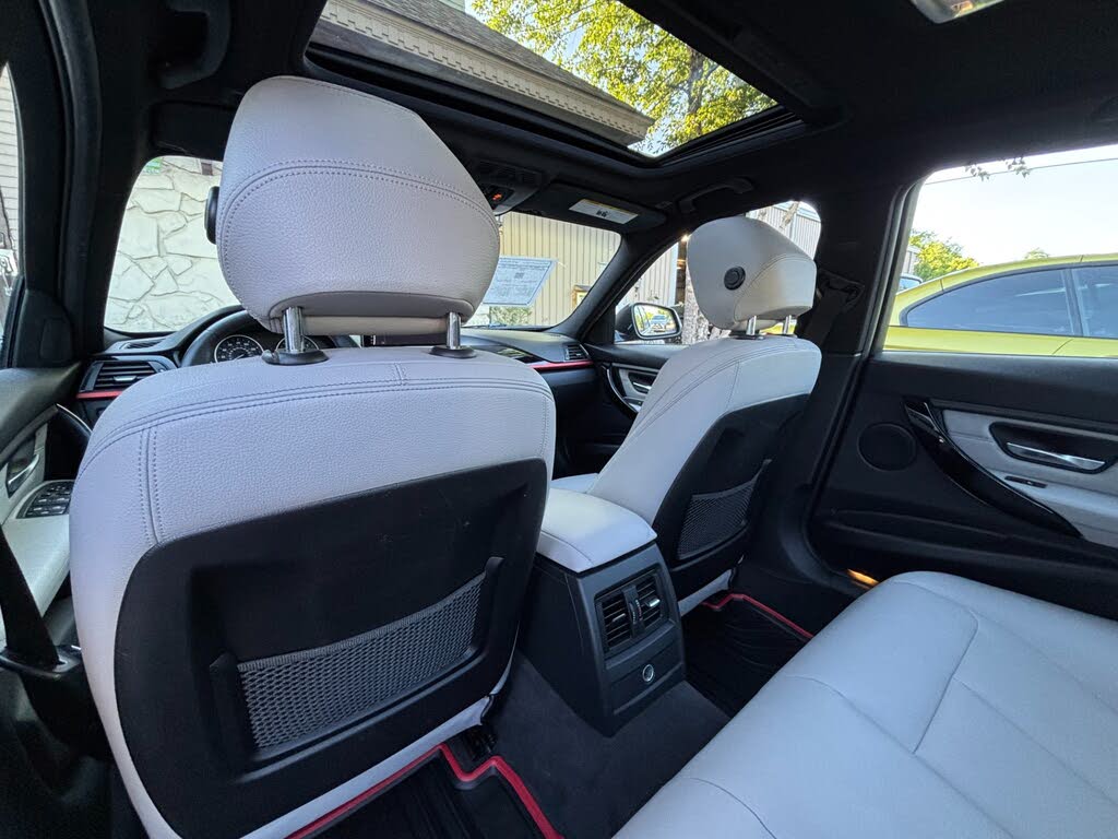 2013 BMW 3 Series 328i xDrive Classic Line Sedan AWD