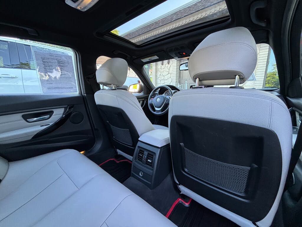 2013 BMW 3 Series 328i xDrive Classic Line Sedan AWD