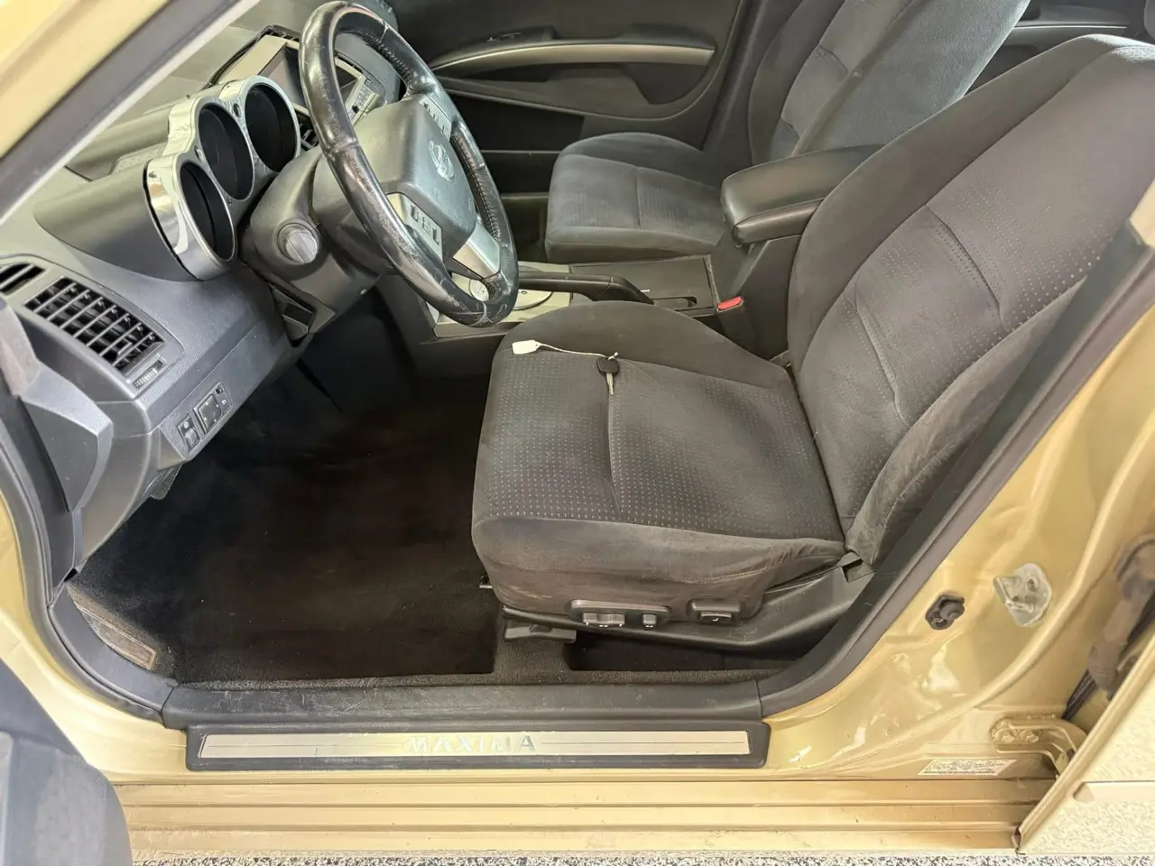 2004 Nissan Maxima 4dr Sdn SE Auto